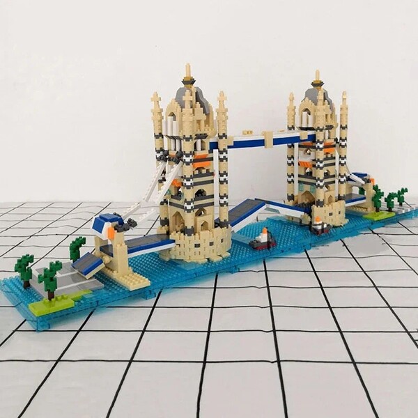 YZ 056 London Tower Bridge Thames River Ship Tree