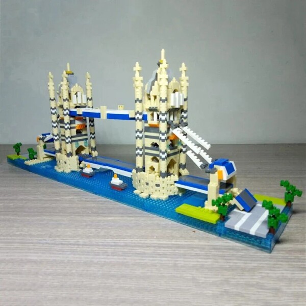 YZ 056 London Tower Bridge Thames River Ship Tree
