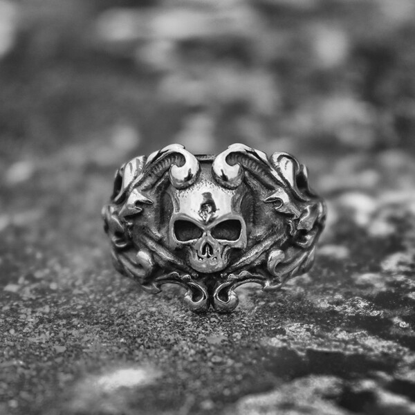 Eyhimd Gothic Silver Vine Pirate Skull Rings Mens Biker Stainless Steel Ring Women Punk Rock Jewelry - Skull Outfit